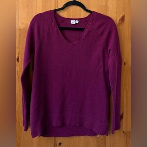 GAP Women's Plum Purple Long Sleeve V-Neck Sweater 30% Wool - Size S